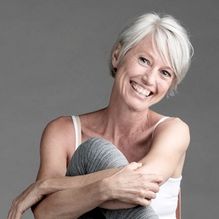 Bente Helene Schei  Yoga- og meditasjonslærer  Norsk yogalærerforbund 