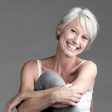 Bente Helene Schei  Yoga- og meditasjonslærer  Norsk yogalærerforbund 